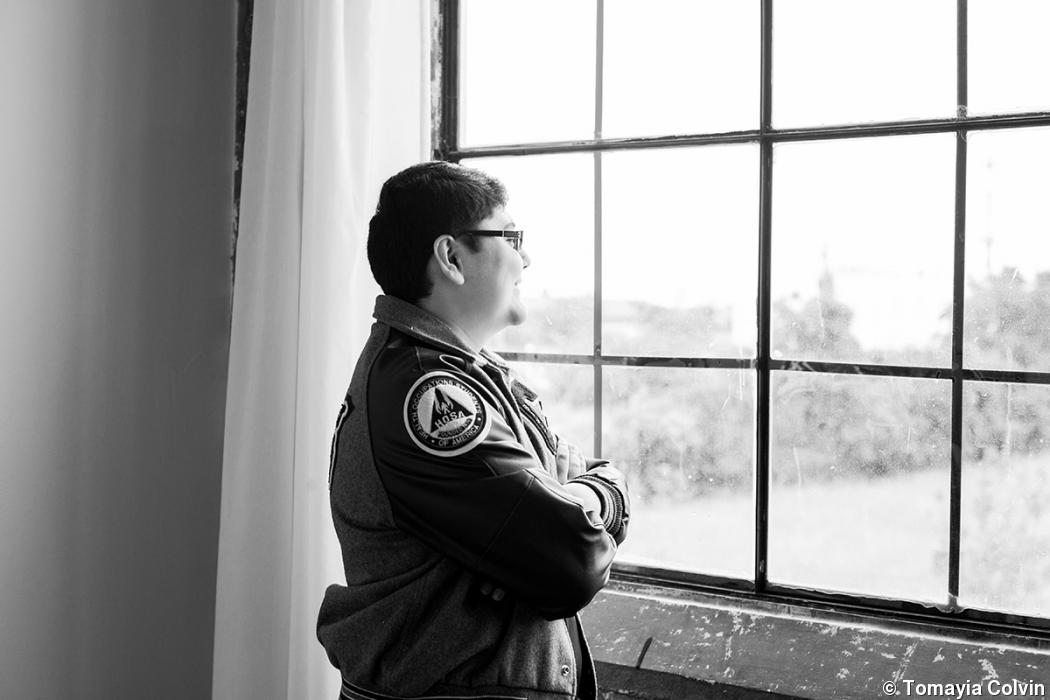 Houston photographer offers free portraits to teens affected by floods Houston photographer offers free portraits to teens affected by floods